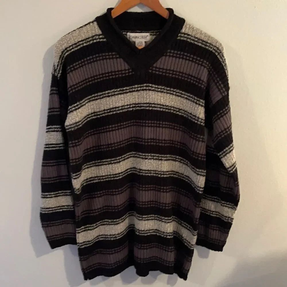 Cabin Creek slight vneck Sweater. Size Large.
